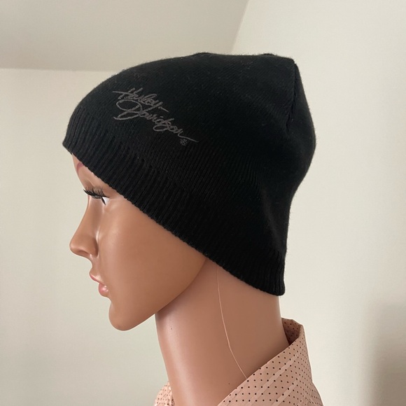 Black Y2K Rhinestone Crystal Skull Beanie Hat - Picture 4 of 4